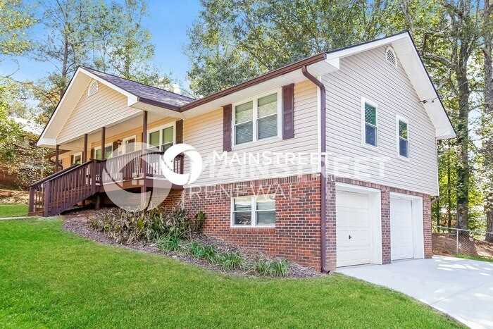 6185 Hillpine Dr - Photo 4 of 16