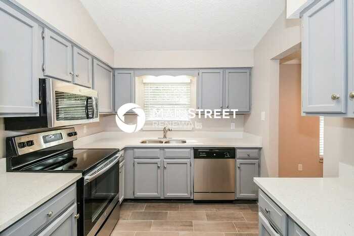 10844 Reading Rd - Photo 7 of 16