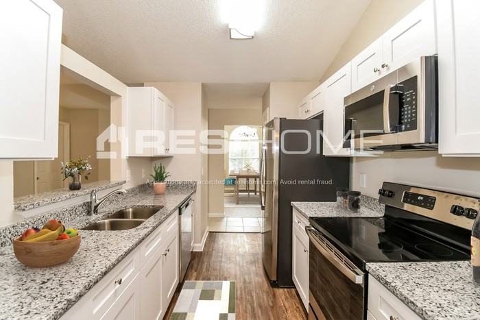 11052 Copper Hill Dr - Photo 2 of 18