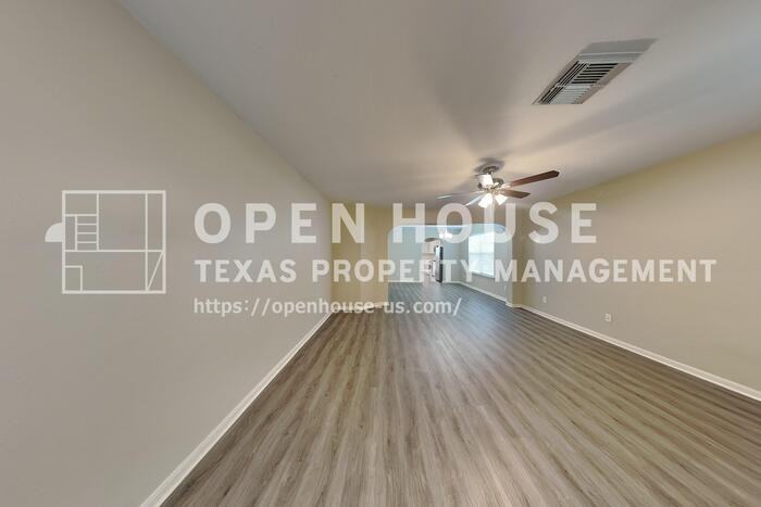 20202 Stonegrove Ct - Photo 4 of 22