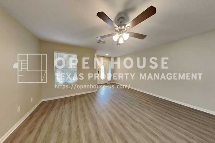 20202 Stonegrove Ct - Photo 5 of 22