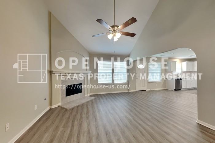 20202 Stonegrove Ct - Photo 6 of 22