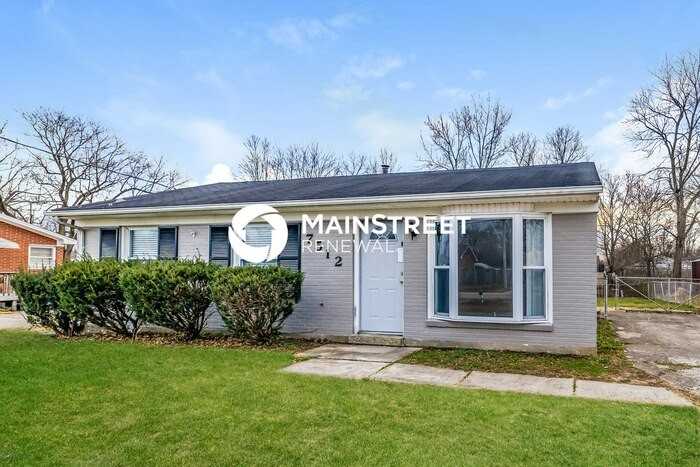 7512 Greenwood Rd - Photo 3 of 16