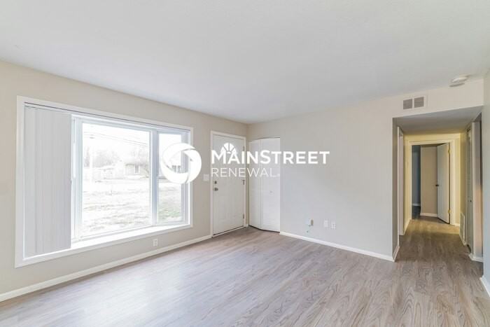 7512 Greenwood Rd - Photo 4 of 16