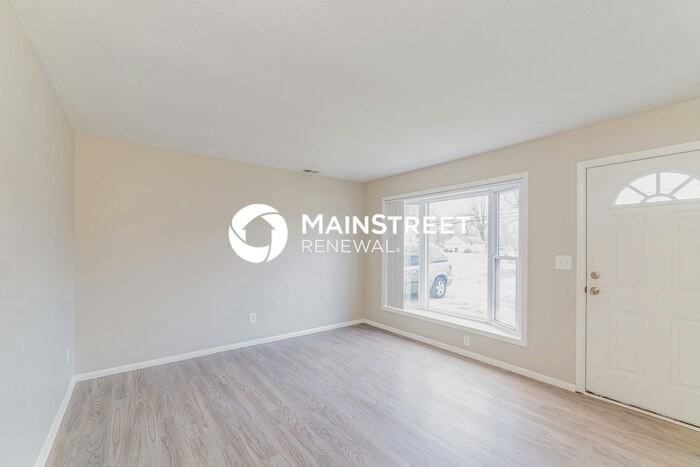 7512 Greenwood Rd - Photo 5 of 16