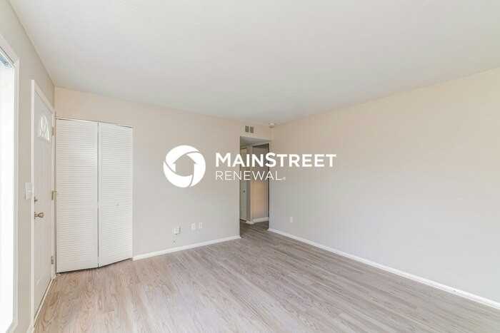 7512 Greenwood Rd - Photo 6 of 16