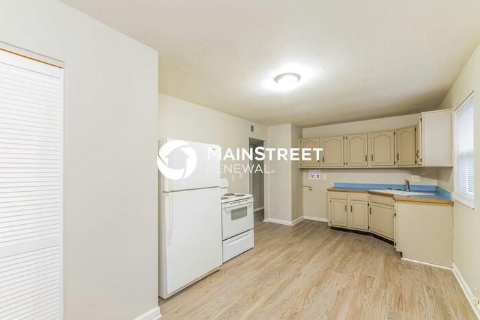 7512 Greenwood Rd - Photo 7 of 16