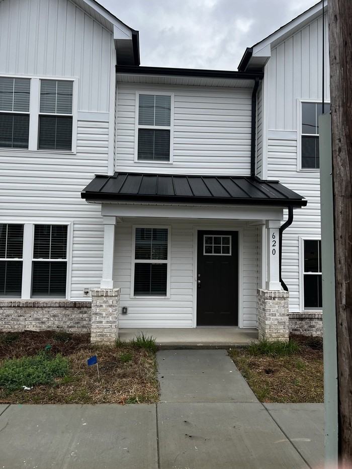 620 W Cemetery St - Photo 2 of 14