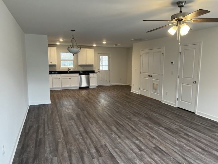 620 W Cemetery St - Photo 3 of 14