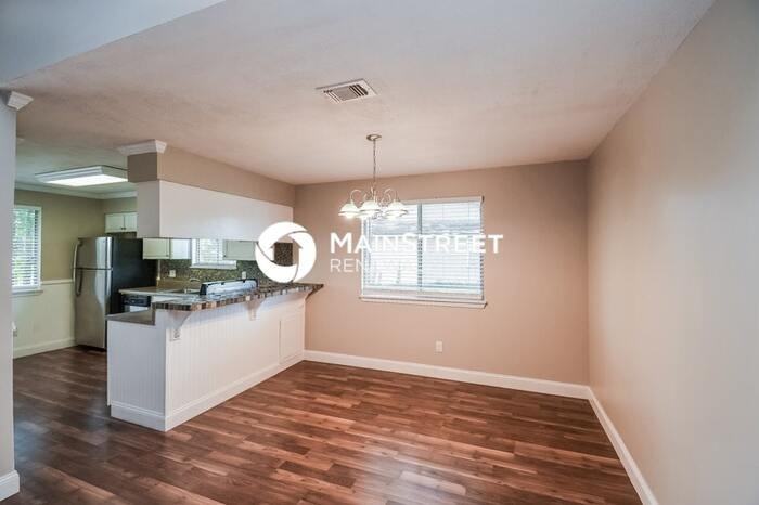 10927 Horse Track Dr E - Photo 6 of 16