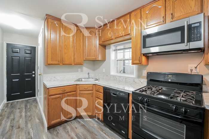 3006 Elliott St - Photo 6 of 16