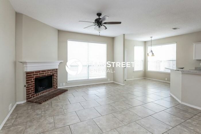 3288 Raleigh Dr - Photo 4 of 17