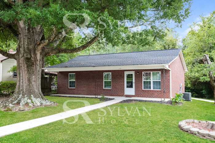 2400 Williams Ave - Photo 2 of 16