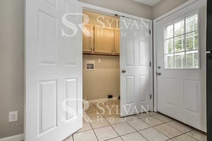 2400 Williams Ave - Photo 5 of 16