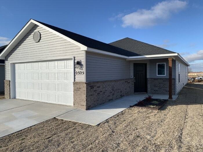 2525 E Fox Meadow St - Photo 2 of 15