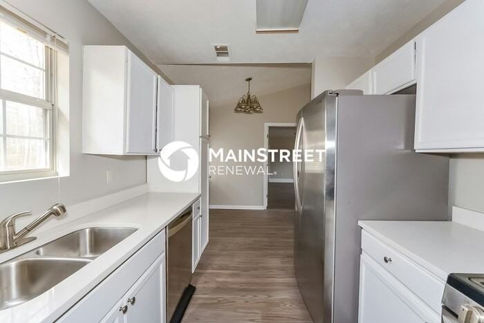 138 Michelle Dr - Photo 5 of 16