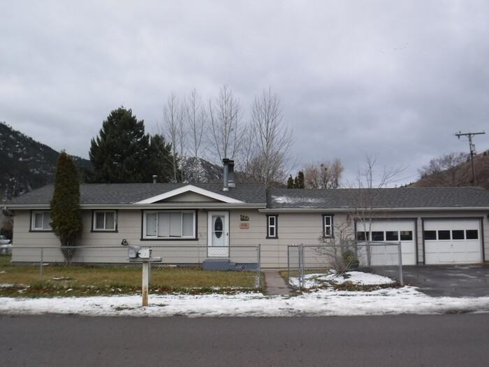 556 Montana Ave - Photo 2 of 30