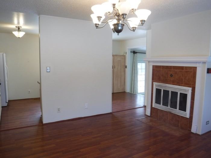 556 Montana Ave - Photo 5 of 30