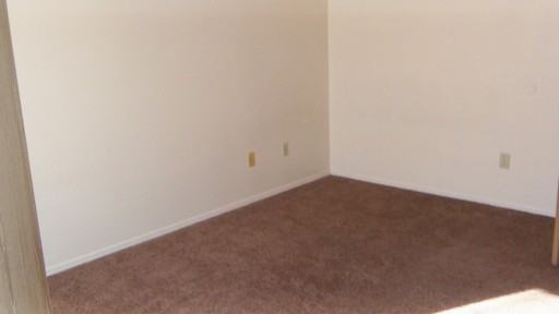 558 N Redwood Rd #4-2 - Photo 3 of 3