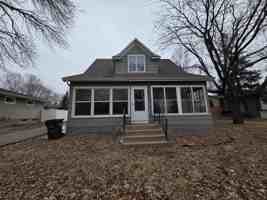 featured image of 902 3rd Ave Ne