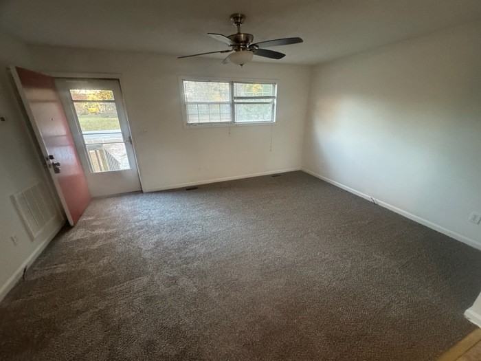 735 N Main St - Photo 4 of 6