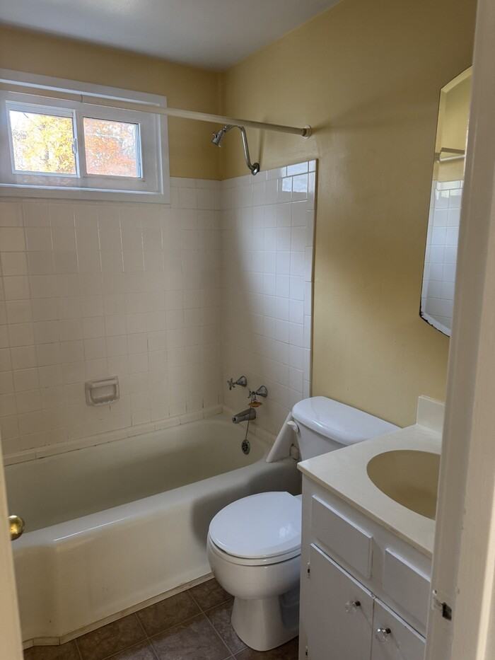 735 N Main St - Photo 5 of 6