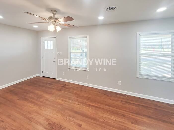 1822 Dearing Rd - Photo 4 of 31