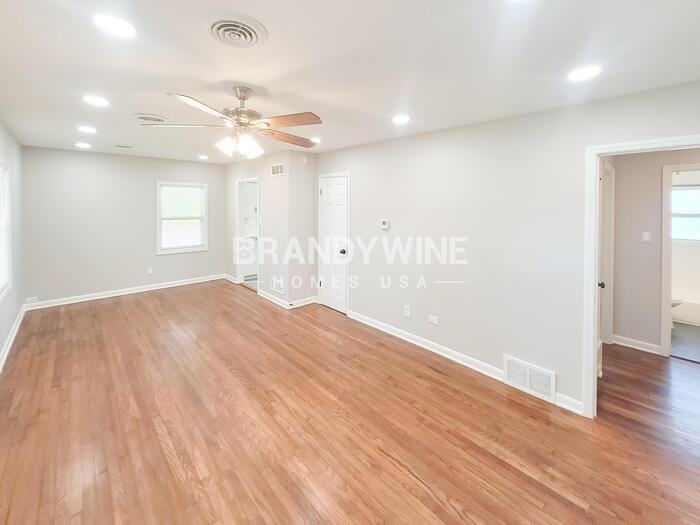 1822 Dearing Rd - Photo 5 of 31