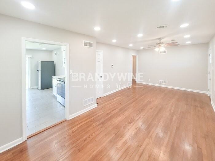 1822 Dearing Rd - Photo 6 of 31