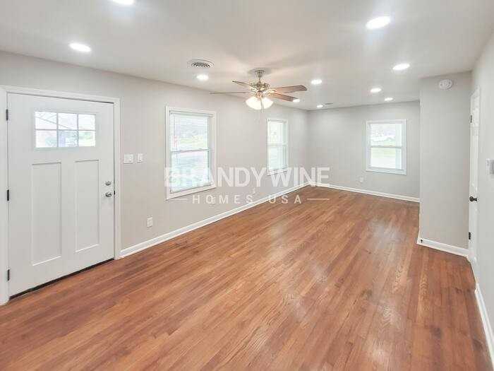 1822 Dearing Rd - Photo 7 of 31