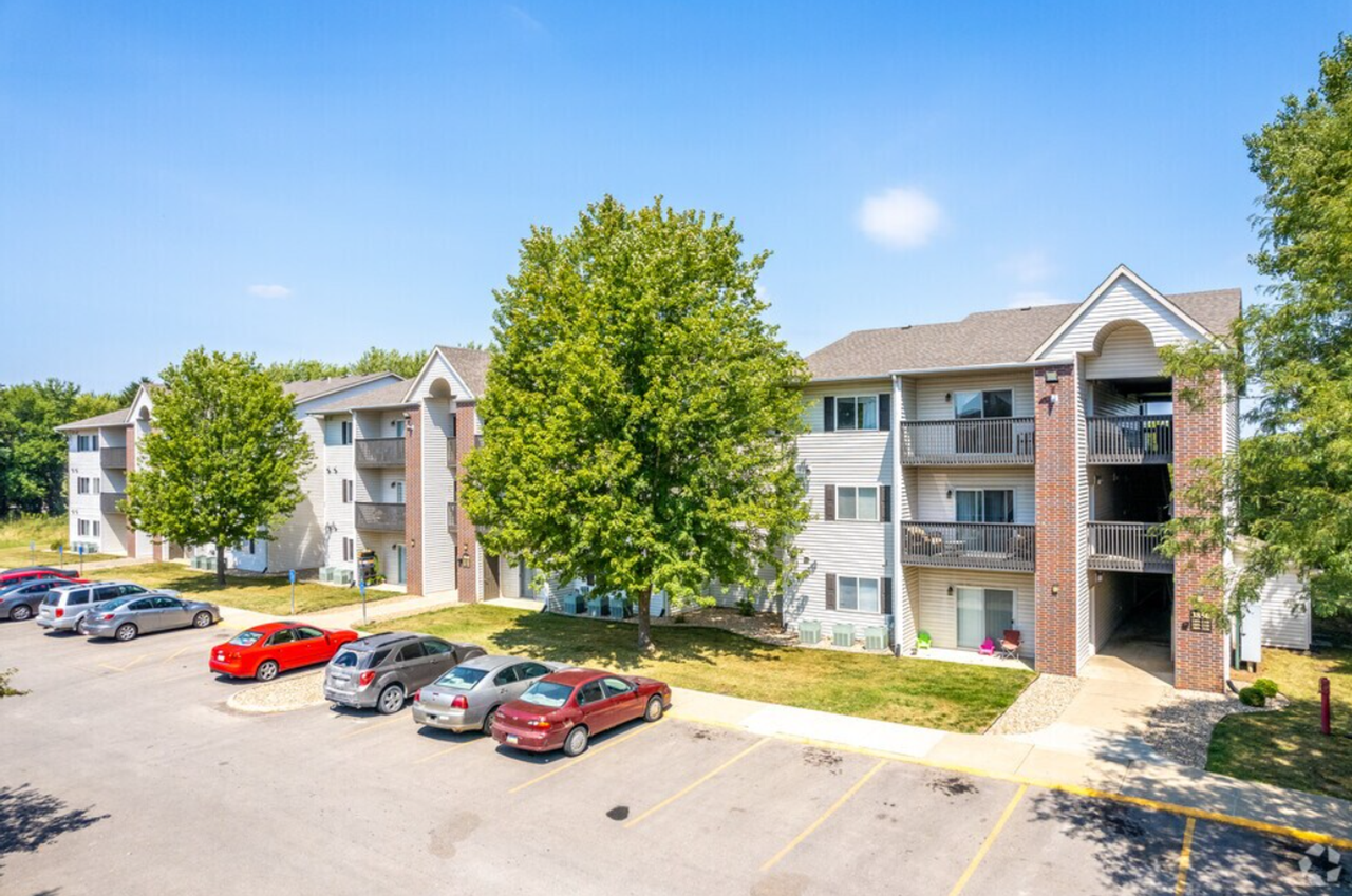 Pineview Place Apartments - Photo 4 of 8