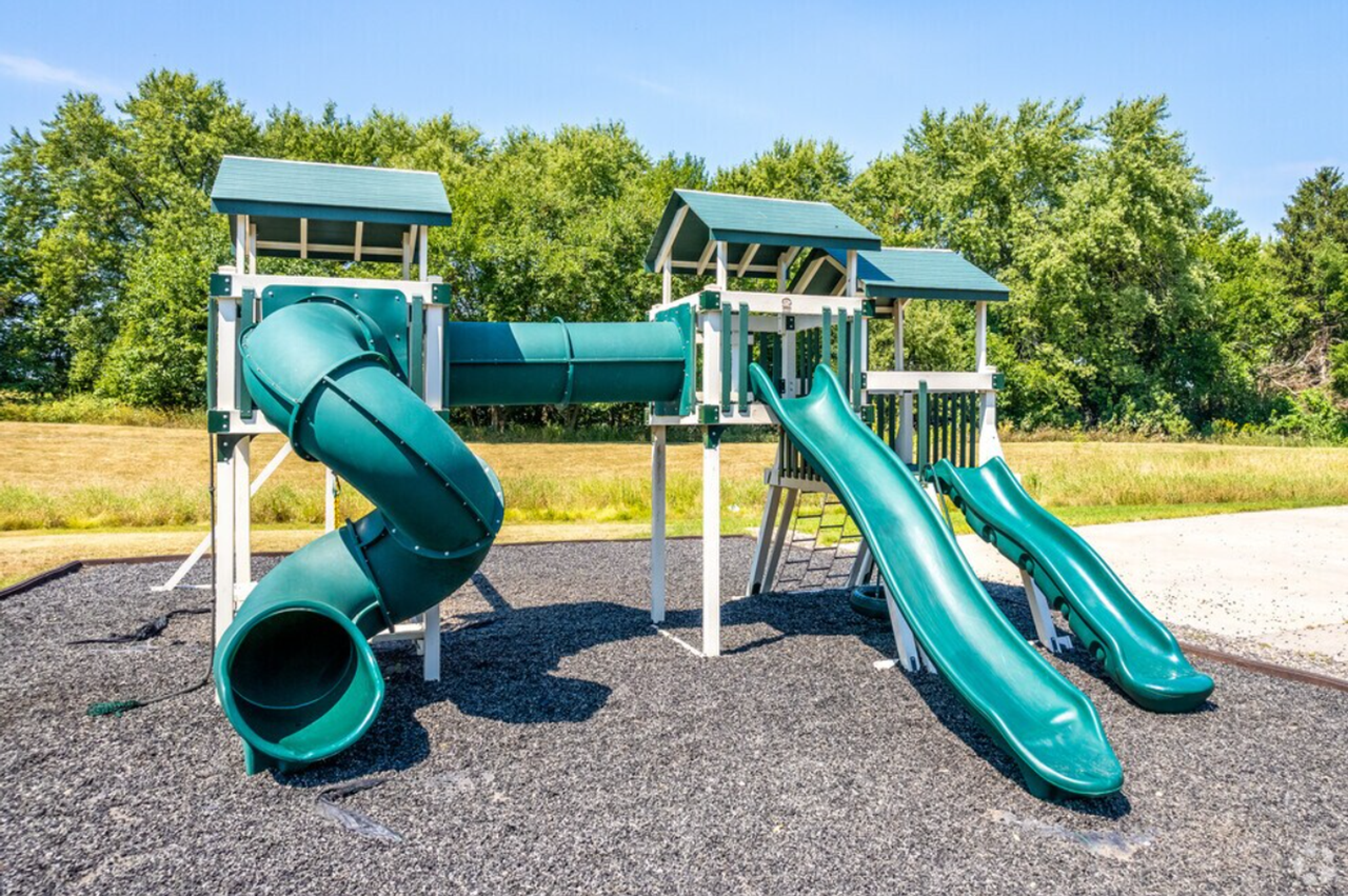 Pineview Place Apartments - Photo 7 of 8