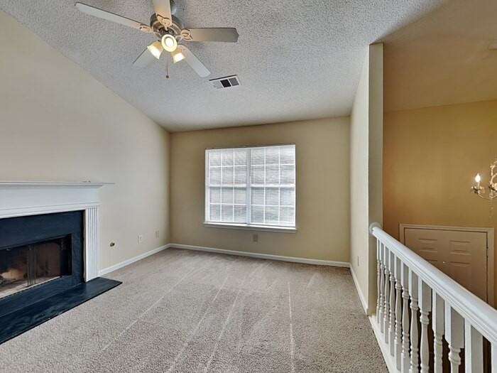 114 Hampton Oaks Dr - Photo 4 of 23