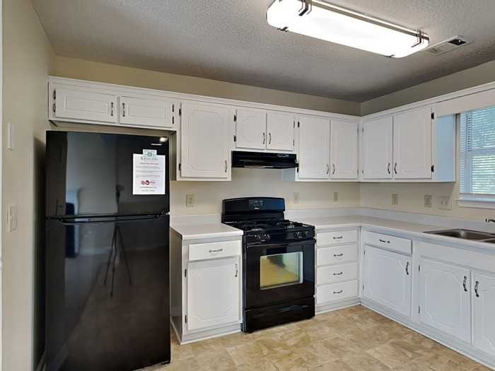 114 Hampton Oaks Dr - Photo 6 of 23