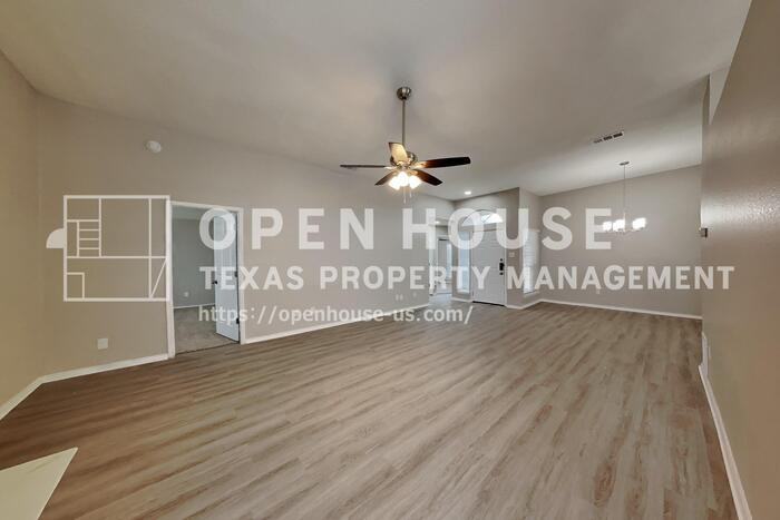 1429 Eastview Dr - Photo 5 of 20