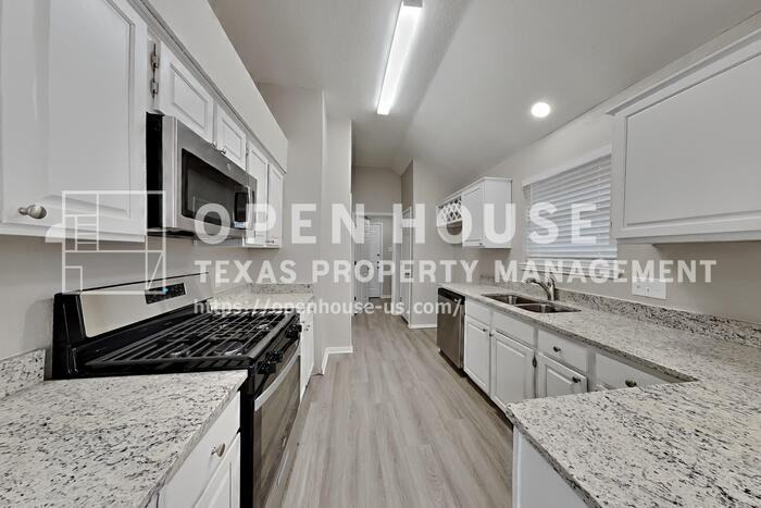 1429 Eastview Dr - Photo 6 of 20