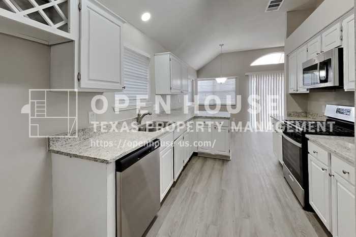 1429 Eastview Dr - Photo 7 of 20