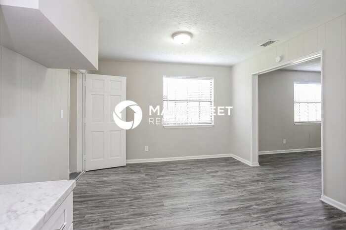 6245 Green Pine Ln - Photo 7 of 16