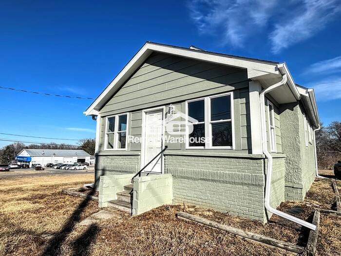 2621 Se 14th St - Photo 2 of 12