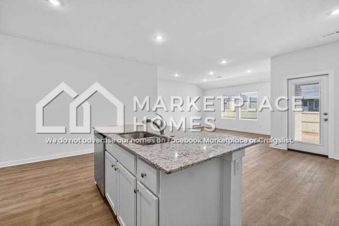 3050 Rosalee Ln - Photo 6 of 30