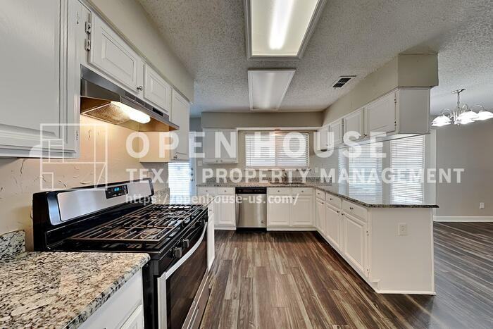 7300 Big Bend Ct - Photo 6 of 26