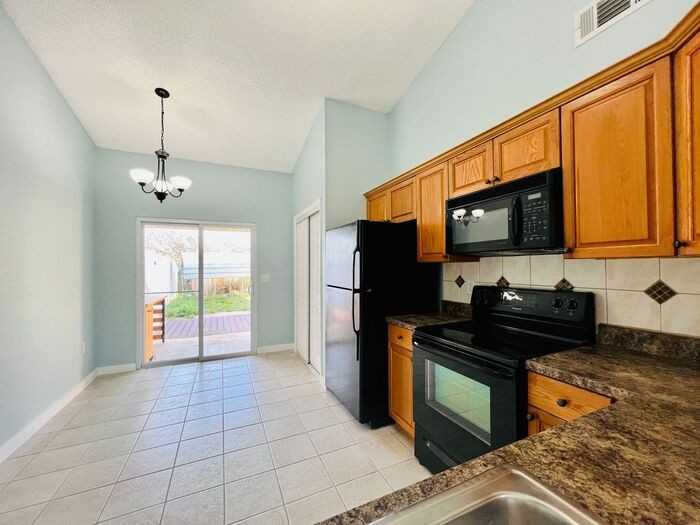 1510 Candlewyck Dr - Photo 6 of 16