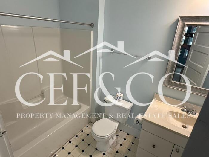 1407 E North St #B - Photo 5 of 13