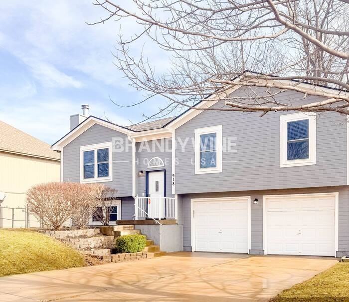 918 Se Kingscross Rd - Photo 2 of 18