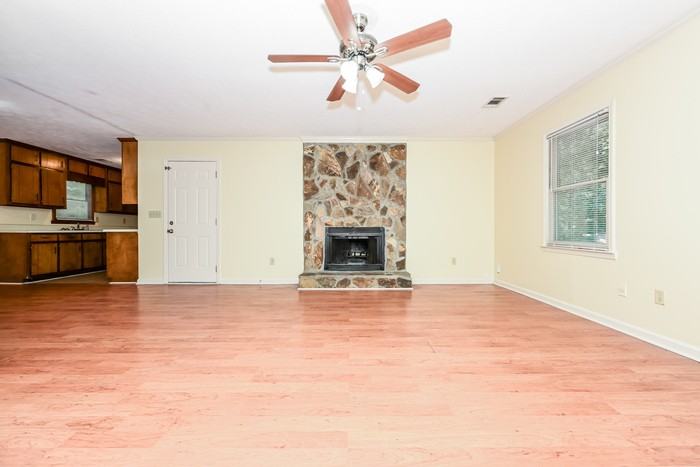 155 Victoria Dr - Photo 3 of 15