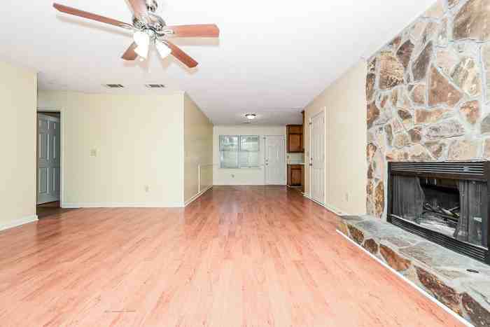 155 Victoria Dr - Photo 4 of 15