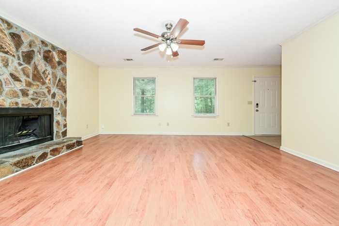 155 Victoria Dr - Photo 5 of 15