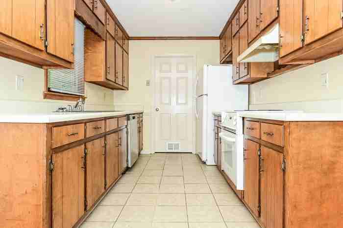 155 Victoria Dr - Photo 6 of 15