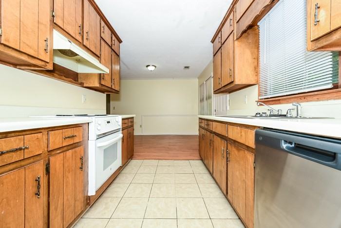 155 Victoria Dr - Photo 7 of 15