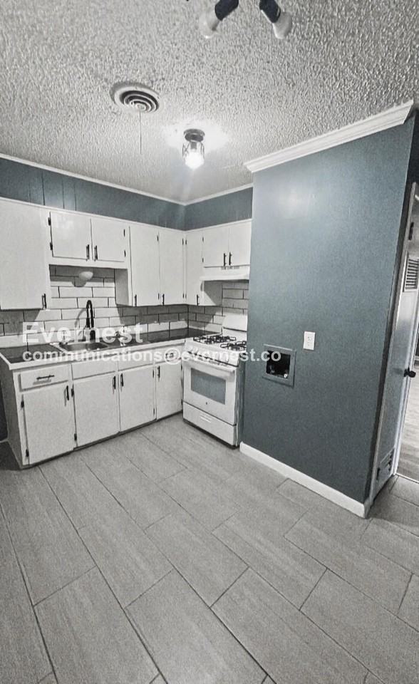 4922 Willow St #A - Photo 2 of 23